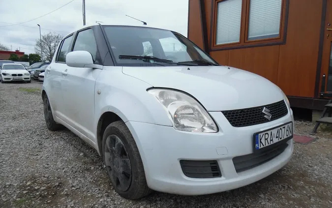 samochody osobowe Suzuki Swift cena 5100 przebieg: 250000, rok produkcji 2009 z Karczew